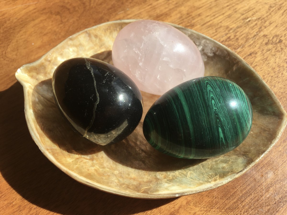 Malachite, rose quartz and shungite eggs.
